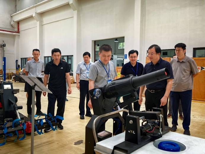 校党委常委、副校长范大明莅临我院调研指导实验室建设与工程技术创新发展工作